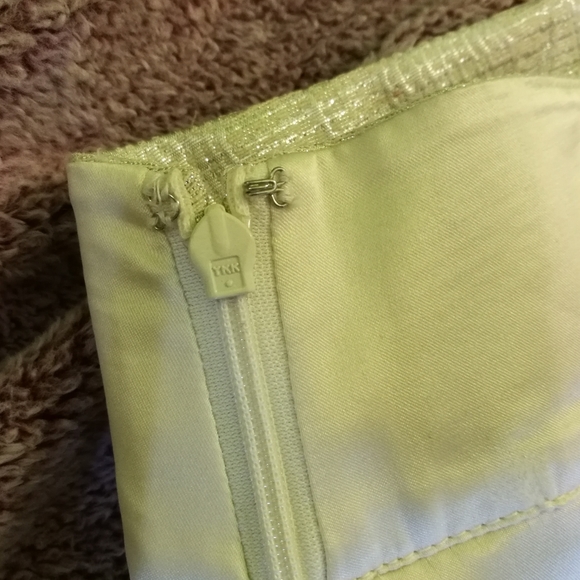 NWOT Club Monaco Beige Metallic Miniskirt Size 00 - Picture 6 of 8